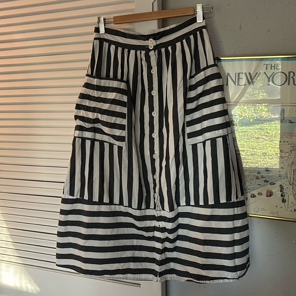 Who What Wear A Line Midi Skirt in Gray and White Strip Size 4